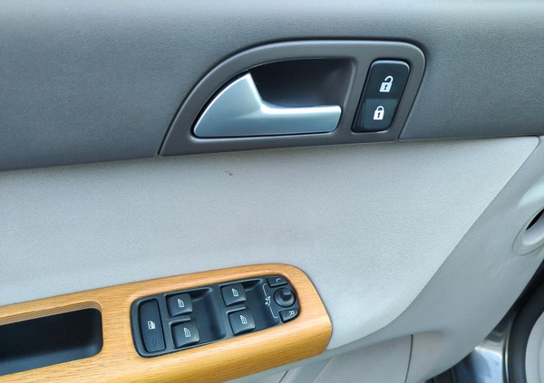 Volvo V50 cena 25900 przebieg: 256044, rok produkcji 2011 z Świętochłowice małe 497